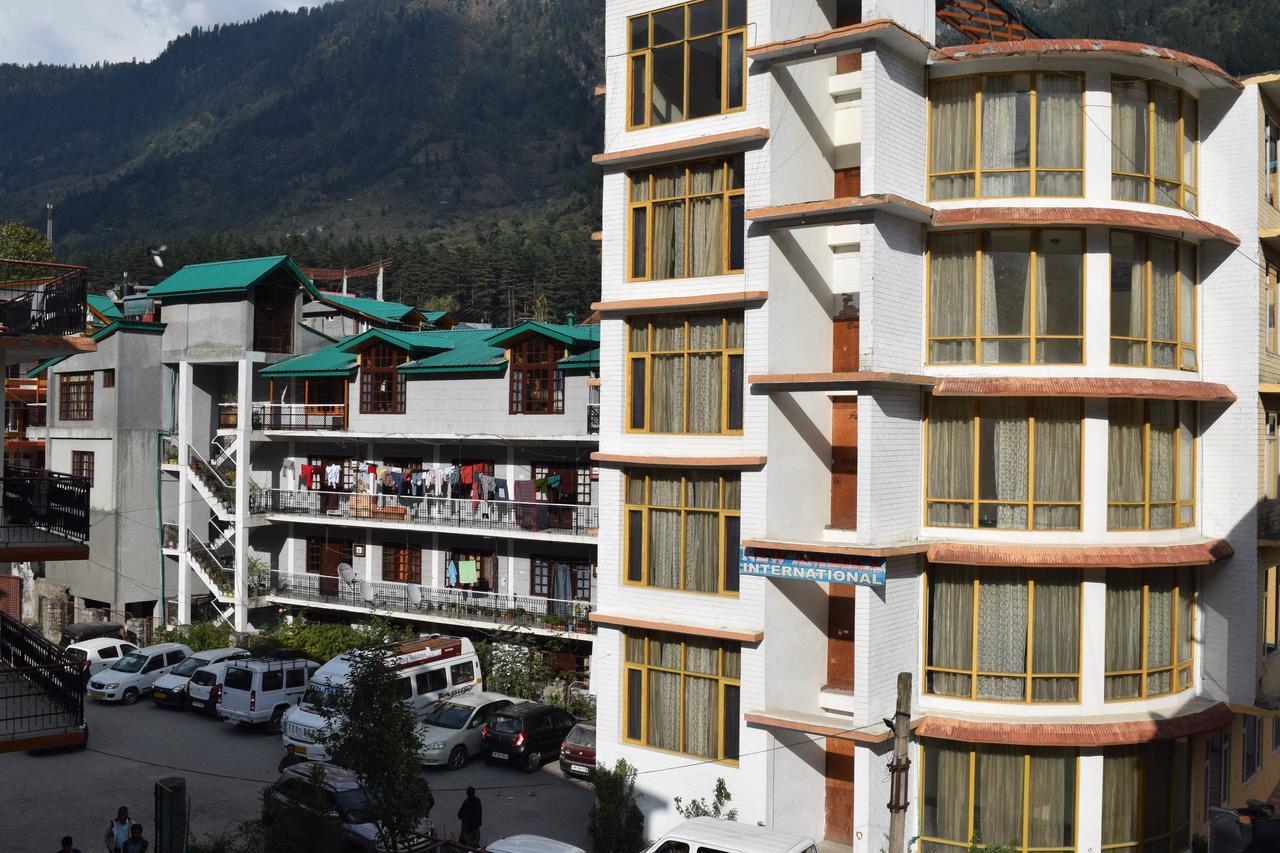 New Ambika International Mall Road Hotel Manali  Exterior photo